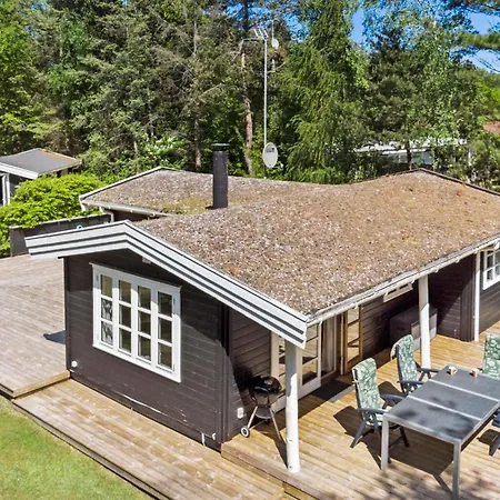 Vaeggerlose With Fireplace V Væggerløse