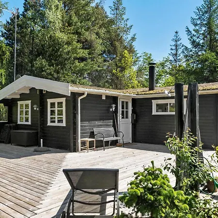 Feriehus 3 Bedroom Beach Front Home In Væggerløse *